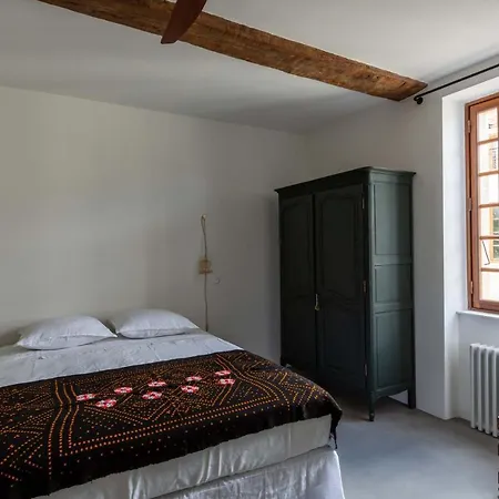 Guest house La Perroya *