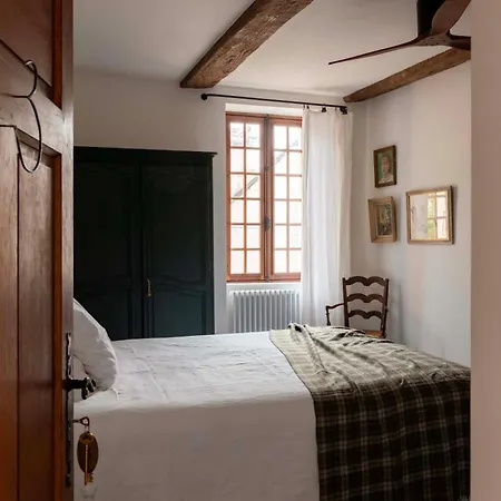 Guest house La Perroya
