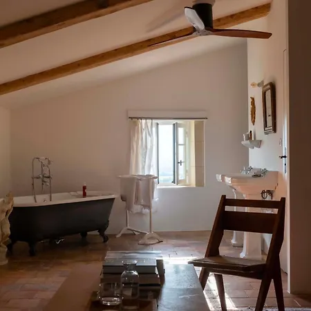 La Perroya Guest house Visan